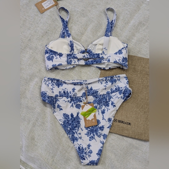 BNWT / Berlook / Large / Ruched Cutout Floral Bikini Set - Picture 2 of 2